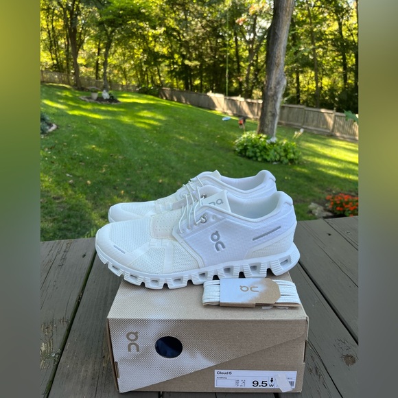 🤍ON RUNNING CLOUD 5 WHITE SHOES 9.5 - Picture 6 of 12
